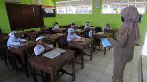 Kami tak persiakan apa yang kami janji tunai tetap kami tunaikan. Lirik Lagu Pagiku Cerah Matahari Bersinar Guruku Tersayang
