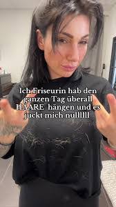 Lisa Helfrich's Instagram, Twitter & Facebook