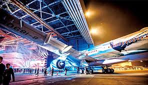 The first a350 design proposed by airbus in 2004, in response to the boeing 787 dreamliner, would have been a development of the a330 with composite wings and new engines. ä¸­è¯èˆªç©ºçŽ‡å°ç£æ¥­è€…ä¹‹å…ˆè¯èˆªèˆ‰è¾¦a350æ–°æ©Ÿç™¼è¡¨æœƒ 1 æ—…å ±