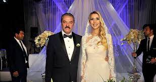 Şafak özbir baba tarafından aslen kars'lıdır. Mesut Akusta Ile Safak Ozbir Bebek Bekliyor Son Dakika Magazin Haberleri