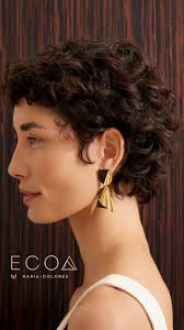 O colar Beach Tennis é a joia perfeita para presentear as apaixonadas pelo  esporte e pela vibe vibrante do verão. Um design que rebate o óbvio e  fortalece as relações. #beachtennis #mariadolores #