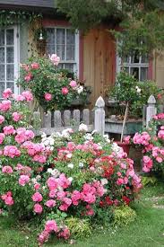 10 Beautiful Cottage Designs You Can Create Yourself To Accent Your Landscape Cottage Garden Designs Cottage Garden Cottage Garden Design Garden Photography