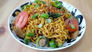 Mie goreng memang sangat mudah di temukan apalagi saat sore hari daan malam hari, banyak penjual mie goreng di pinggir pinggir jalan. Resep Mie Goreng Bakso Apagimana