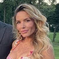 Amber Farkas's Instagram, Twitter & Facebook