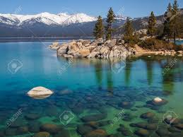 Diskutiere über die themen des tages. Szenische Ansicht Des Schonen Lake Tahoe Im Fruhjahr Landschaft Der Vereinigten Staaten Von Amerika Klares Wasser Schonen Himmel Stein Insel Baum Frische Luft Und Schneeberge Lizenzfreie Fotos Bilder Und Stock Fotografie Image