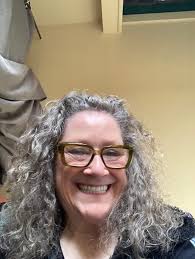 Shoes for high instep with minimal pain