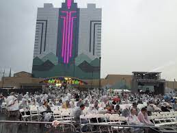 Right now, king of the cage tickets at the seneca niagara events center at seneca niagara casino for oct 9 begin at $78. Seneca Niagara On Twitter Die Hard Rock Roll Fans Here Tonight Braving The Rain Hollywoodvamps