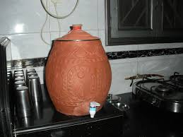 Craftsman india online lpg and microwave unglazed clay handi. Indian Water Clay Pot Keeps Filtered Water Cool During Hot Summer Days Ceramic Dinnerware Set Indian House Interior Indian Kitchen