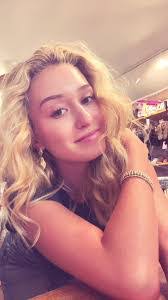 Holly Vernon's Instagram, Twitter & Facebook