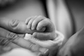 Akibat disentuh, bayi usia 40 hari meninggal tertular virus corona! Balita Yang Meninggal Saat Diajak Ibunya Mengemis Tak Pernah Diimunisasi