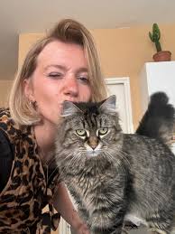 French couple looking for a housesitting/petsitting opportunity in  Townsville ! 🏡🐾 Hi there, We're Zélie and Jules, a French couple  currently traveling in Australia, we will be available in Townsville  starting in