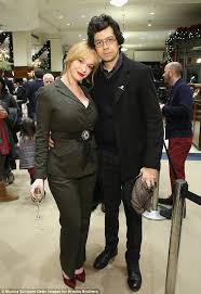 Résultat de recherche d'images pour "christina hendricks husband"