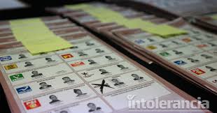 En algunos inmuebles se aprecian pintas , además una lona fue aparentemente quemada. Destruyen Boletas Electorales De Las Polemicas Elecciones De 2018