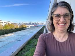 Good morning, Vancouver! This trip has been very ´Vancouvery' meaning lots  of grey skies, cloud, fog, drizzle and downpours. At the same time, I  always love visiting my home town. More pics