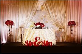 40 Stunning Bride And Groom Table Ideas Fashion And Wedding Wedding Candles Table Bride Groom Table Sweetheart Table Wedding