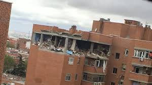 An explosion struck central madrid on wednesday, reportedly injuring six, with dramatic images from the scene showing a building ripped apart and debris covering the street below. Dieciseis Heridos Por La Explosion De Un Edificio En Madrid