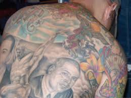 Las letras para tatuarse cualquier parte del cuerpo son muy recurrentes y por ello, los especialistas en este arte han tenido que ser muy imaginativos y creativos. Tatuaje Entre El Arcaismo Y La Moda