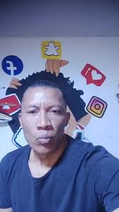 #muchos #pollos #que apenas #nacieron #ya se #quieren #pelear con #el  #gallo#solo #compartan#