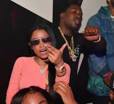 The drake and meek mill feud was a large beef or feud between two popular rappers, canadian drake, and philadelphia's meek mill, who had recently the song featured many specific jabs at meek mill, including references to relationships that meek's current girlfriend, nicki minaj, may or may not. Nicki Minaj Meek Mill Go To War On Twitter