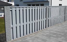 Neben dem holz für den zaun benötigt man zum holzzaun selber bauen noch einiges an werkzeug und material, welches in der folgenden tabelle zusammengestellt ist. Zaune Sichtschutz Gartenzaun Holzzaun Bielefeld Gutersloh Herford