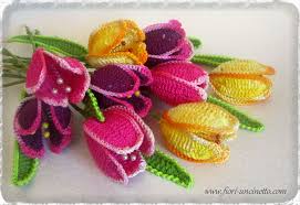Ecco come fare un bouquet di fiori all'uncinetto. Fiori All Uncinetto Tulipani Flores Artesanato Cupcake De Croche Flores De Croche