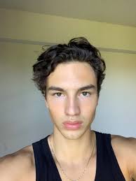 These new faces talk heterochromia, Arnold Schwarzenegger and micro pigs