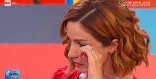 Chiamate ovunque per chiedere la sua testa. Andrea Delogu Piange In Diretta I Gemellini Uccisi Lacrime A Rai 1 Per Elena E Diego