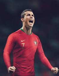 Su calcioshop.it puoi trovare tutto il merchandising portogallo calcio. Nike Svela La Maglia Del Portogallo Per I Mondiali 2018 Fotogallery