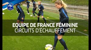 Chaque semaine permet de travailler en priorité une composante physique rencontrée au football : Equipe De France Feminine Circuits D Echauffement I Fff 2017 Youtube
