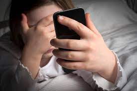 Inspectoratul de poliţie judeţean arad anunţă că oamenii legii din cadrul biroului de ordine publică au emis un ordin de protecţie provizoriu pentru o perioadă de cinci zile, pe numele unui bărbat de 36 de ani din arad. Legea A Fost PromulgatÄƒ HÄƒrÅ£uirea Si AmeninÅ£Äƒrile Online Inclusiv Publicarea Pozelor Intime Vor Fi Considerate ViolenÅ£Äƒ DomesticÄƒ