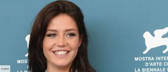 Parmi les acteurs, vous avez donc la possibilité de compter florence foresti, leïla bekhti, géraldine nakache, adèle exarchopoulos. Adele Exarchopoulos Enceinte A 23 Ans Je Ne Faisais Plus De Sous Et J Allais Avoir Un Enfant A Nourrir Cinema Tele 2 Semaines