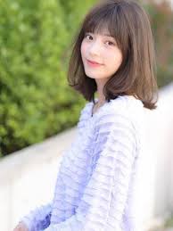 stories ミディアム 30代 40代におすすめ爽やか 大人かわいいモテ 愛され ナチュラル シースルーバング アッシュブルージュマーメイドアッシュ ヘアサロン予約 ozmallビューティ ヘアサロン ミディアムロング ヘアスタイル