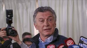 El chileno es amigo de mauricio macri, rival del trasandino. Mauricio Macri Terminara Su Periodo Como Presidente De Argentina En Espana Y Brasil