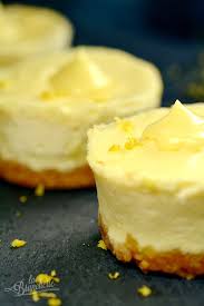 Un Grand Classique Du Brunch Revisite Par Nos Soins Un Cheesecake Gourmand Avec Une Base De Speculoos Et Sables Bretons Et Au Cœ Baking Mini Cakes Desserts