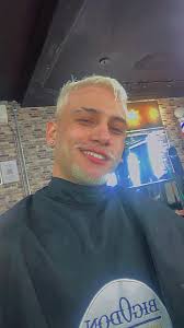 Mudança de visual ✨ Curtiram? 😅 #fyp #nevou #novovisual #platinado  #barbaecabelo #cabeloplatinado