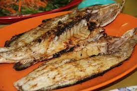 Kalau datang negeri melaka anda mesti singgah di medan ikan bakar ini, sangat popular dikalangan tetamu2/ pelancong dari dalam dan luar negeri. Tempat Makan Best Melaka Medan Ikan Bakar Umbai Cara Ke Sini