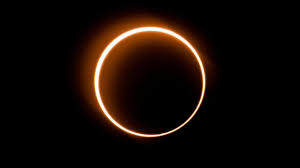 It contains maps and tables for 5,000 years of lunar eclipses and includes information on eclipse photography and observing tips. Une Eclipse Solaire Exceptionnelle De Type Cercle De Feu Dans L Hemisphere Sud