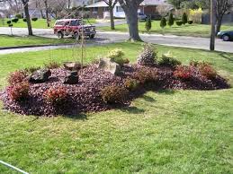Kidney Shaped Garden Designs Landscape Planting Design Of Raised Burgandy Stone Island And Plants Plants Plant Design Garden Design