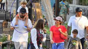 El jugador del barcelona cumple. Shakira Y Pique Celebran El Cumpleanos Numero 4 De Sasha Fotos Videos Telemundo