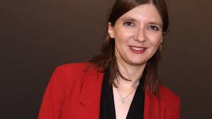 mis à jour le 24 février 2021 à 12h29 medina seizes justice.the rapper announces having filed, tuesday february 23, 2021, a complaint against the deputy lrem aurore bergé for defamation in the judicial court of paris. C Etait Lunaire Quand Aurore Berge A Fondu En Larmes Closer