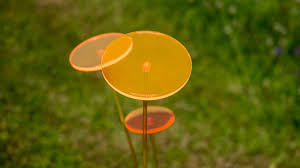 Sonnenschirme ampelschirme sonnensegel zubehör für sonnenschirme. Bunte Solar Leuchten Fur Den Garten Die Krinner Lumix Swing Lights Im Test Haus Garten