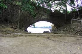 Pantai ini terletak di banten, atau lebih tepatnya ada di jalan karang bolong. Pantai Karang Bolong Wisata Ekonomis Tapi Tidak Murahan Merahputih