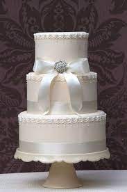 Wedding Cake With Brooch Cake Wedding Cakes Beautiful Cakes