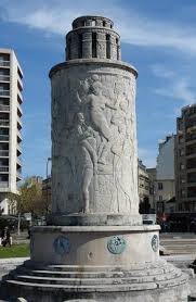 Une Des Fontaines De La Place De La Porte Saint Cloud Bas Reliefs Sculptes En 1936 Par Paul L Architecture Art Deco Saint Cloud Boulogne Billancourt