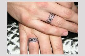 25 Fantastic Wedding Band Tattoos Slodive Tattoo Wedding Rings Wedding Band Tattoo Ring Tattoo Designs