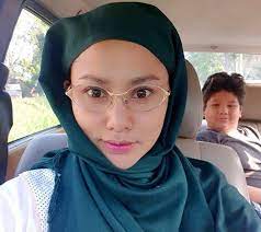 Bila kak lina pom pom dan lailer bagi review sambil makan pondok sambal. Bukan Kak Lina Pom Pom Dah Ni Kak Lina Ting T0ng Berita Kopak Media