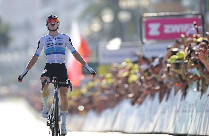 Vollering snatches overall lead in Tour de France Femmes with dramatic  stage eight win | Reuters