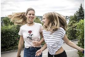 Mädchen freundschaft freundschaft bilder freunde bilder junge pärchen süßeste paar bilder bff bilder weibliche silhouetten niedliche paare flirten. Kinderfreundschaften Warum Sind Freunde Wichtig Fur Kinder