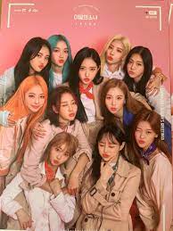 Preorders opened on november 29, 2019 at 6:00pm (kst) for ₩40,000 (~$34 at the time). Loona Globe On Twitter 2021 Loona Season Greetings Group Photo Loona ì´ë‹¬ì˜ì†Œë…€ Cr N Ppl