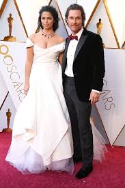 Everyone's favorite hollywood couple, jason momoa and lisa bonet, were adorable in matching shades of pink, while ben falco and his best his admiring glance is echoed throughout the gallery below, where we've rounded up all of the cutest couples of the 2019 oscars red carpet. The Best Dressed Couples On The Oscars Red Carpet Including Heath Ledger And Michelle Williams And Brad Pitt And Angelina Jolie